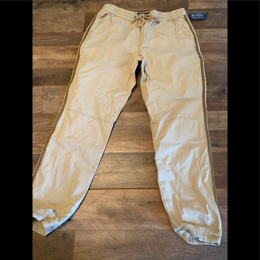 Men’s khaki joggers